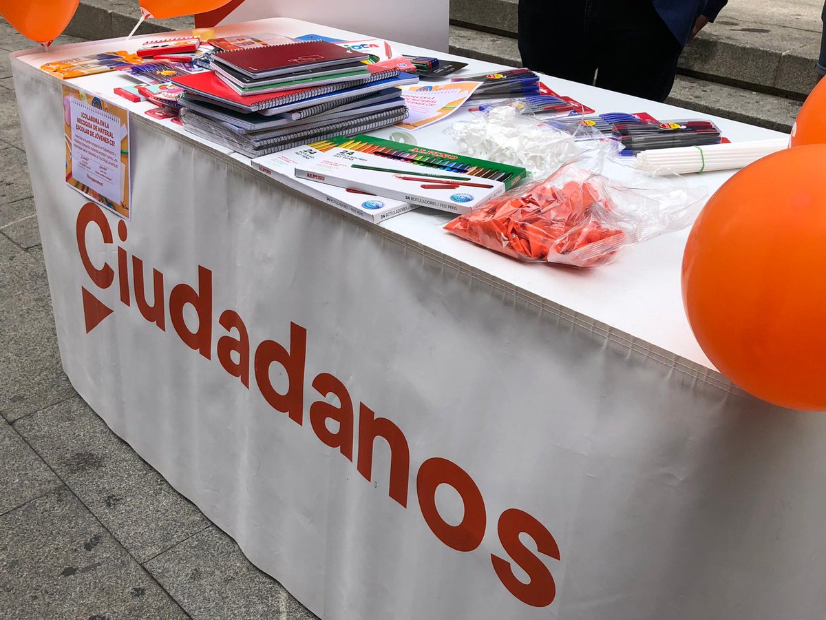 JcsCyL's tweet photo. 📸Magnífica contribución de nuestros compañeros de @CsSalamanca que este sábado han colaborado en la recogida de #MaterialEscolarJcs 👏👏👏
👏GRACIAS a todos los que han aportado y han ayudado a los que más no necesitan 📚🎒✏️ @jovenescs https://t.co/CG6R2h3WT6