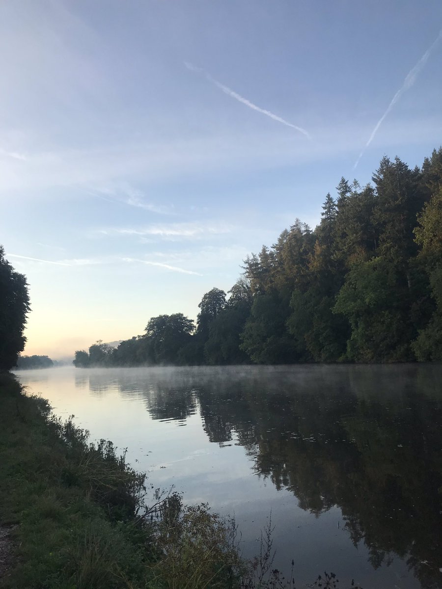 outdoorswimming's tweet photo. Good morning Sunday 10kers - look at that beautiful autumnal mist. The water is deliciously warm.
#Alpkit #redpaddleco #swimtrek #clifbar #tidefordorganics #clipperteas #deakinandblue #dart10k #outdoorswimmingsociety #sharetheswimlove https://t.co/OTQuwXFpSr