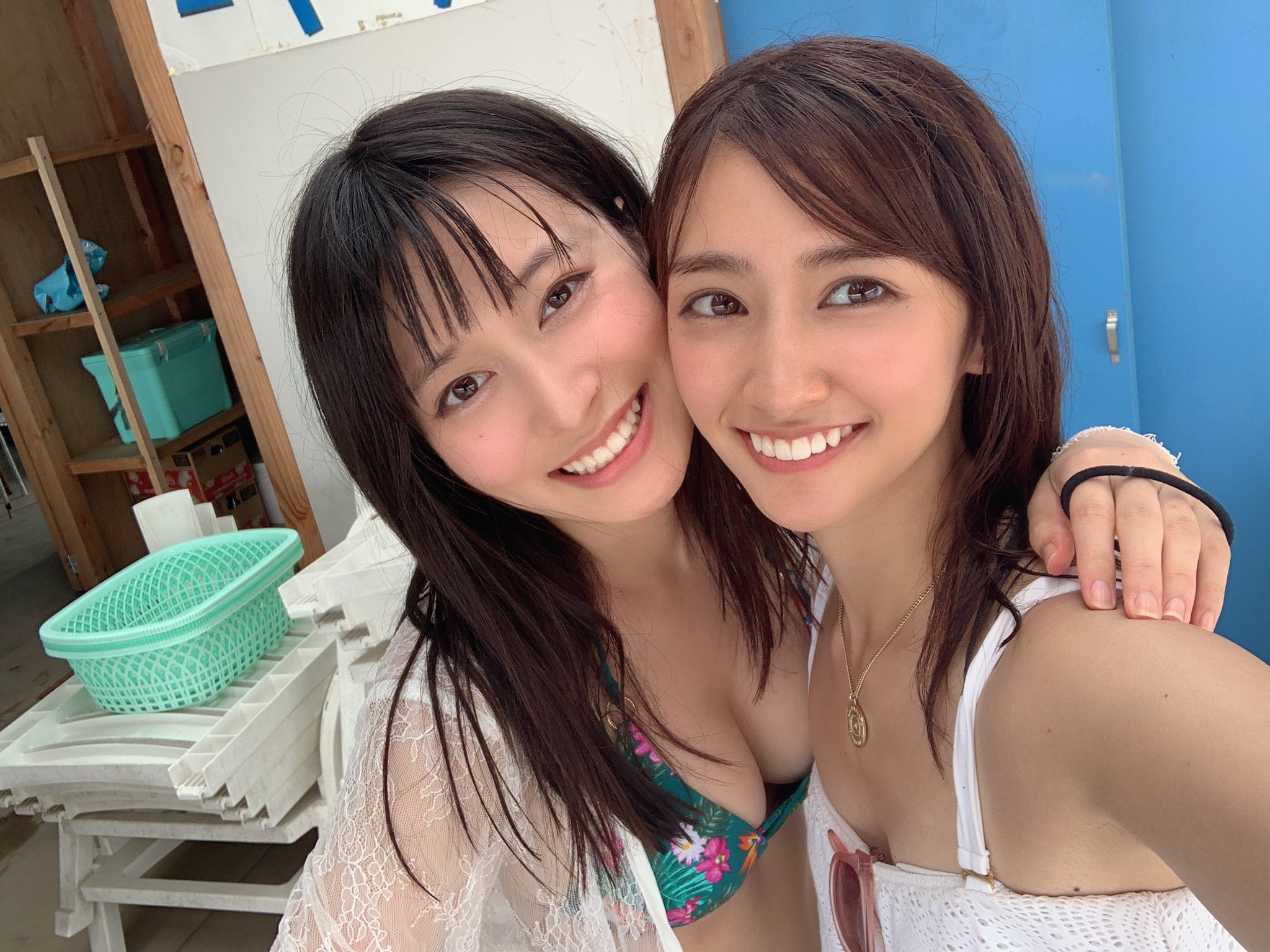 小泉遥 競泳水着  / X
