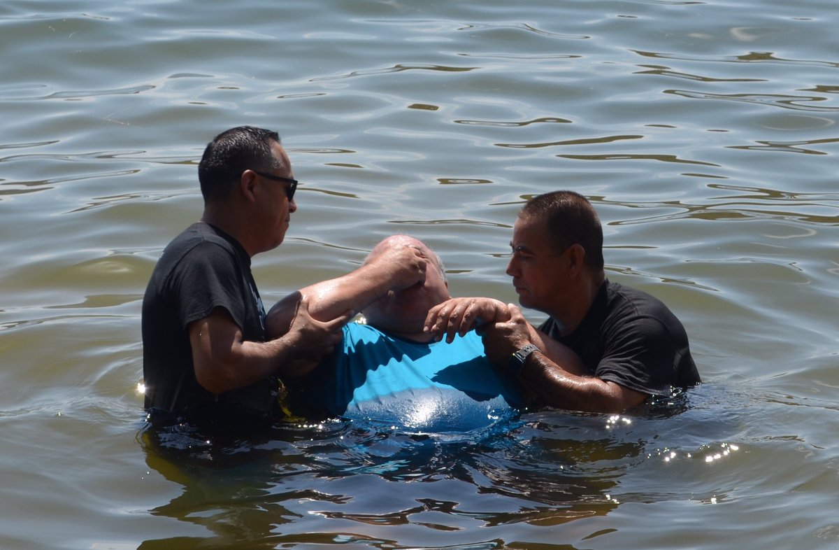 City_of_Grace's tweet photo. 🌊 Another child of God gave a public testimony to the transforming power of the Gospel. This man grew up in a Catholic family, &amp; when he came to US he became a Mormon. Today, he declared his faith in Jesus through baptism. @sendphoenix • @sendnetwork • @NAMB_SBC • @AZBaptists https://t.co/1FKDlQy4Mg
