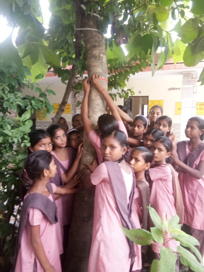 RedTapeMovement's tweet photo. @XRLearningRebel @_chloetom Thousands of teachers & students (#India) will #ActOnClimate & support #ClimateStrike through @RedTapeMovement, #afterschooltime. It will help to #ReduceEmissions, increase #SinkCapacity, maintain #EcologicalHomoeostasis & cause #awareness. #WeSupportGreta https://t.co/Tbr5XcYJgT https://t.co/sFW0wRG2Hw
