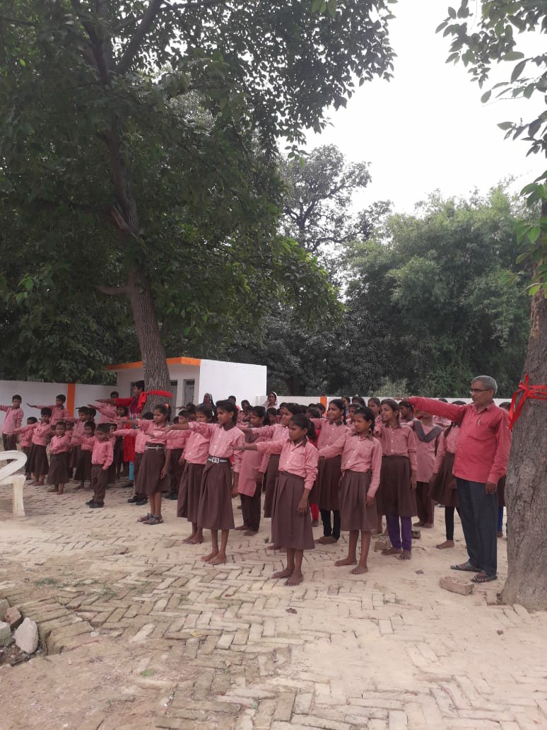 RedTapeMovement's tweet photo. @XRLearningRebel @_chloetom Thousands of teachers & students (#India) will #ActOnClimate & support #ClimateStrike through @RedTapeMovement, #afterschooltime. It will help to #ReduceEmissions, increase #SinkCapacity, maintain #EcologicalHomoeostasis & cause #awareness. #WeSupportGreta https://t.co/Tbr5XcYJgT https://t.co/sFW0wRG2Hw