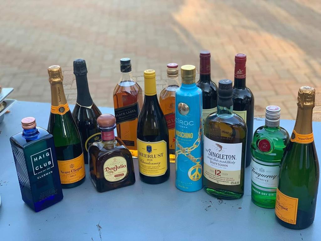 BwGimc's tweet photo. 📸| Pitso e wetse! On Saturday Sept 14th 2019 we treated our team members at a thank you party & appreciating them for their valuable contributions to #GIMCWeek. These men & women worked so hard to bring you 8 top shows daily & deserved a treat.
#GIMC2019 #PitsoYaBotlhokwa https://t.co/rywnPjzWpn