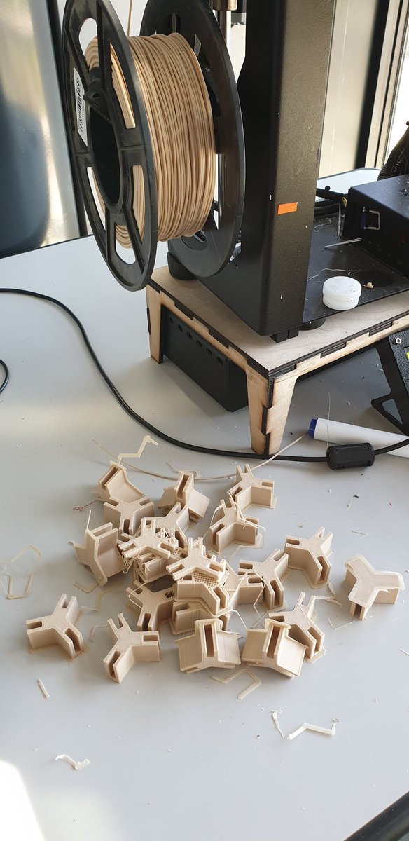 SoFABbyTV's tweet image. Le stand #impression3D est installé dans sa nouvelle salle dédiée @SoFABbyTV et fonctionne en continu pour équiper vos futurs ateliers ! À retrouver dès lundi 13h au bâtiment Templiers niveau -2 du campus #Sophiatech et sur sofab.tv