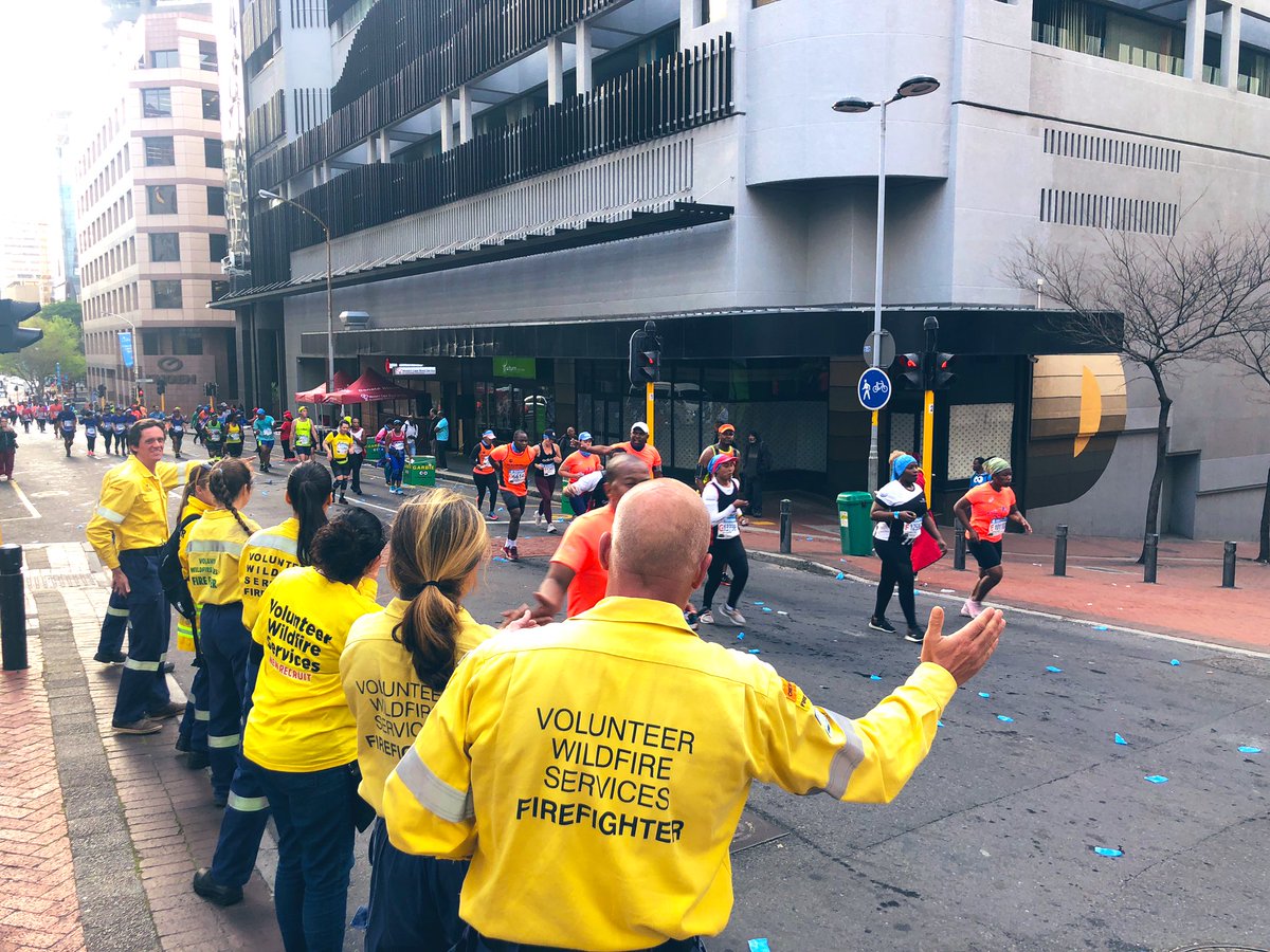 vwsfires's tweet photo. Good morning @sanlam @CTMarathon runners!🏃‍♀️🏃‍♂️
We’ve been in @capetown cheering on all you brave people on Long str, w/ great support from our friend @KatlegoMaboe 🙌
BUT we’re waiting for you on the c/o Bree &amp; Waterkant streets.
We bring the GEES, you feel the burn 😉💪
#SCTMGEES https://t.co/yu6pzK4R2d