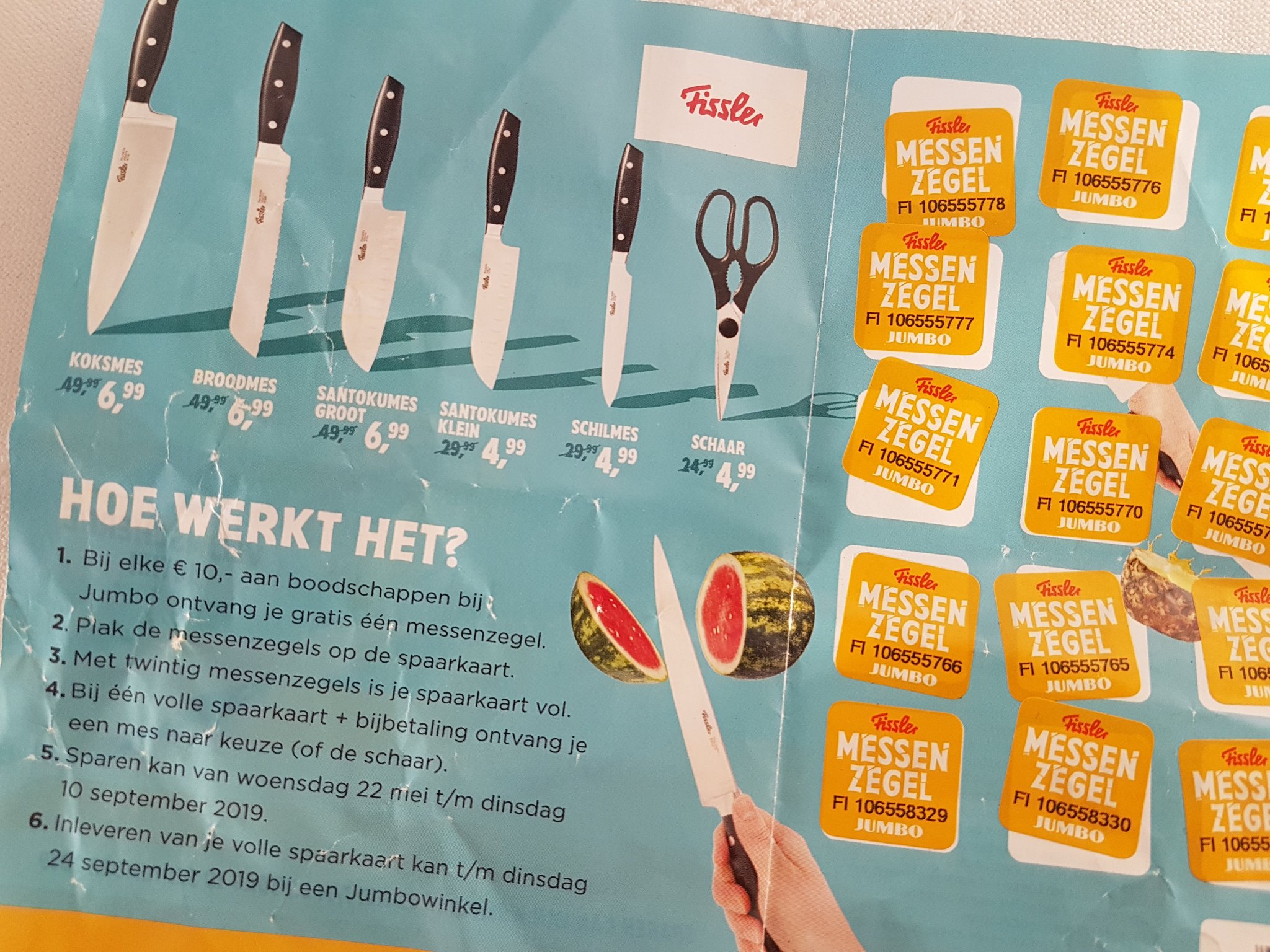 sparen voor messen bij jumbo vrouw die op geld uit is