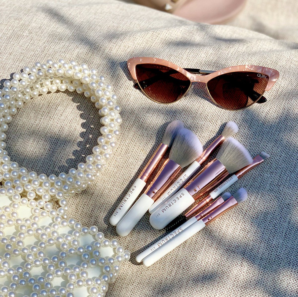 Spectrumbrushes's tweet photo. Making the most of the sunshine with our #marbleous jet setter on tow ✨ for those all important makeup looks 😍 have you added these must-have beauties to your #makeup kit yet babes? 🙌🏽
#spectrumjetsetter #whitemarble #vegan #makeupbrushes https://t.co/wrVlGxQOhF
