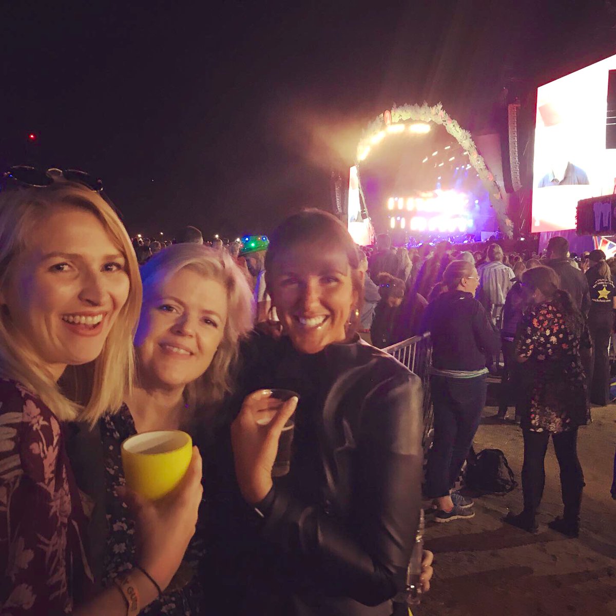 fayetimbytaylor's tweet photo. My boss took us out on a work trip to @BBCRadio2 #Proms2019 and I’m not even ashamed to say that we were living for #BarryManilow singing #Copacabana 🙌🏻💃🏻 https://t.co/OQ8cSJJUQm