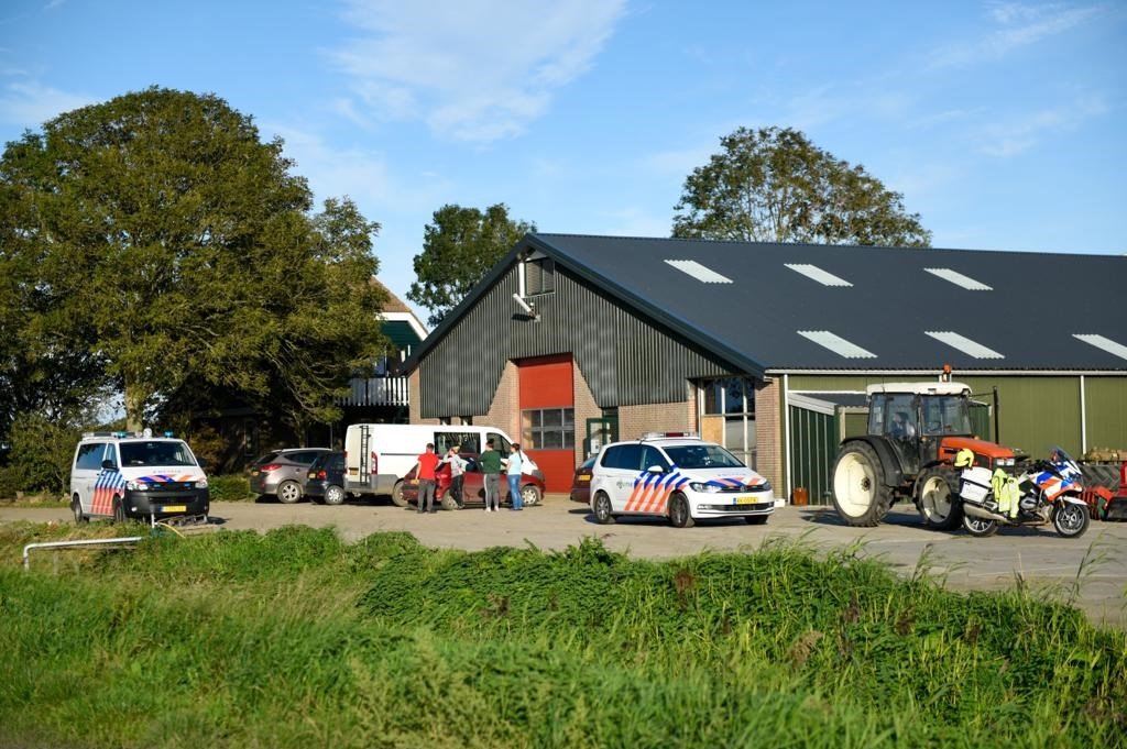 Plaats delict bij broccoliteler OOSTWOUD Vrijdagmiddag omstreeks half zes heeft aan de Liederik in Oostwoud een incident plaatsgevonden. De politie is aanwezig op het terrein van de broccoliteler. Wat er... twib.in/l/8LM4RLqXkKgx via <a href="/WestfriesWB/">WestfriesWeekblad.nl</a>
