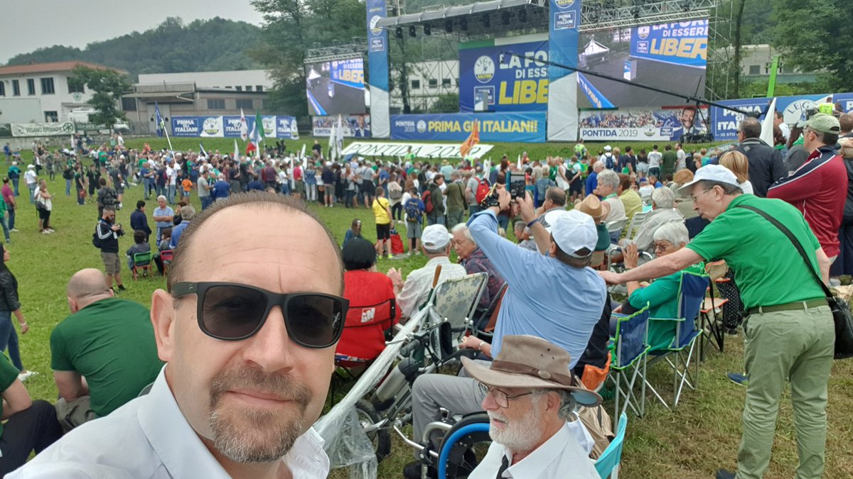arrigoni_paolo's tweet photo. Già in tanti a Pontida aspettando #Salvini
#mailcolPD #Pontida2019 #primaglitaliani https://t.co/8PYZdSwWYc