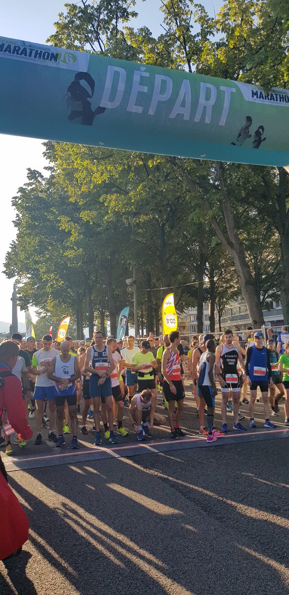 10kmRouen's tweet photo. [LIVE] – 9h15 Top départ pour le #Marathon du #SeineMarathon76 ! Bonne chance à tous 👍 https://t.co/XHxpuBqUsF