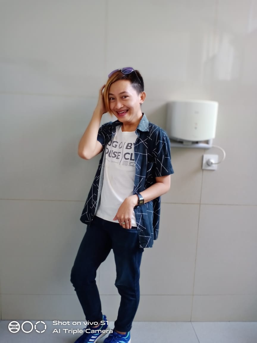 xrahmathekiehlx's tweet photo. Siapa yang sudah ikutan #VidaChallenge ?? Yang belum yuk buruan ikutan. Siapa tahu kalian jadi the next dancernya Cinta Laura Kiehl loh! Ini versi aku! Full video di YouTube channel aku: https://t.co/EduYJr5te8
Instagram version: https://t.co/fCXTu5TK23 #VidaCLK #RahmatKiehl https://t.co/8dE5B2aPov