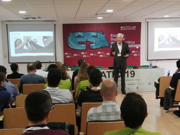 christofebert's tweet image. Agile Scaling has been the theme of #VectorVCS keynote at QUATIC 2019 conference. #agile needs individually tailored scaling - rather than heavy frameworks. Consolidation and anchoring are biggest challenges for many companies. Change retrospectives provide necessary guidance.