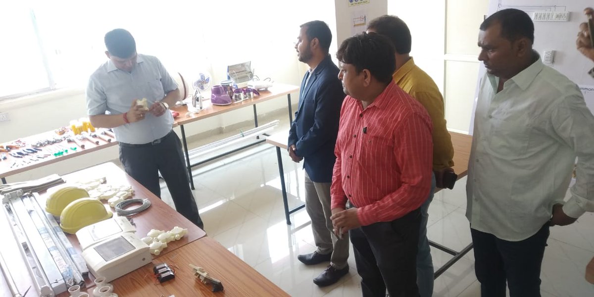 jsdms_jharkhand's tweet photo. Shri Amit kumar, @DcDhanbad visited @india_mosaic Mega skill centre operating under #JSDMS  and interacted with students undertaking training.
#skill #skilldevelopment #SkillMission #Skilling #SkillMomentum #skills https://t.co/9WTSXtgrSf