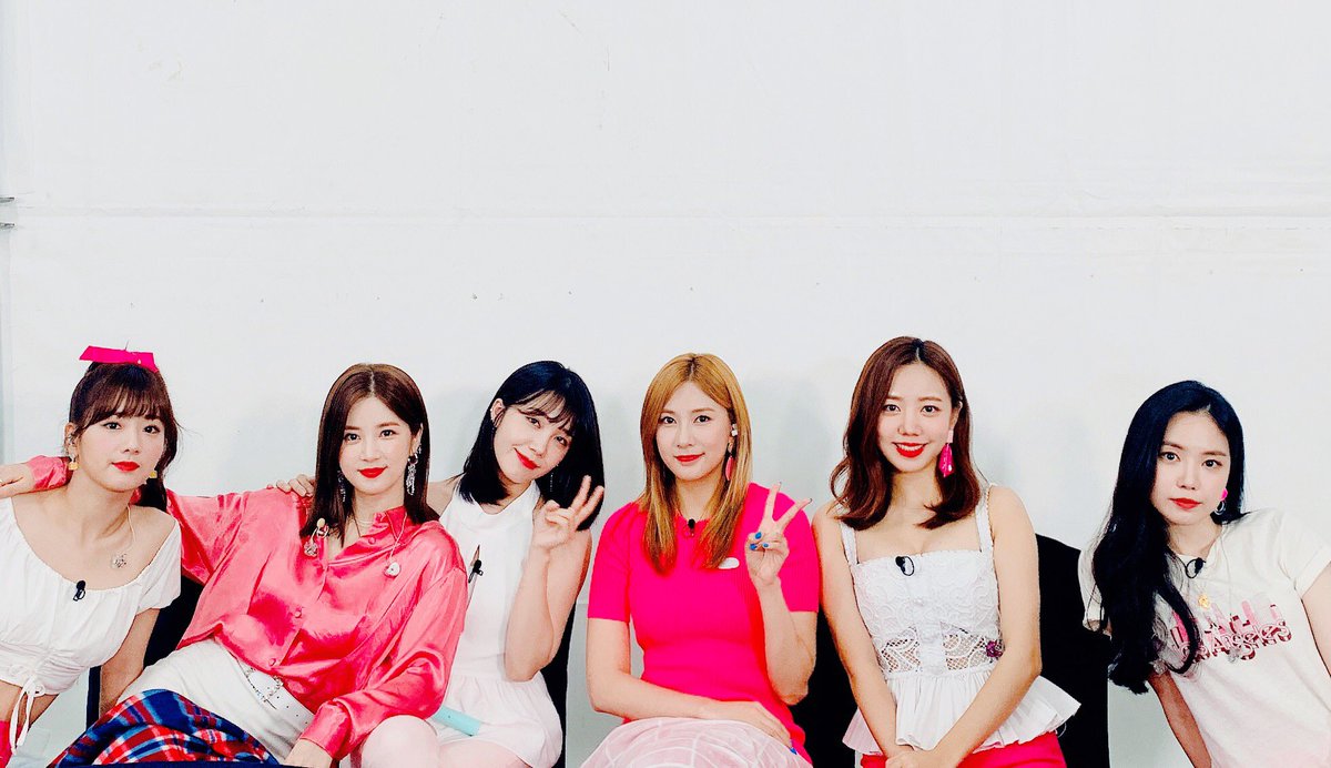 Apink_2011's tweet photo. [#에이핑크] 핑크빛 핑순이들이 함께하는
런닝맨 9주년 기념 팬미팅 '런닝구'🙌
잠시 후 5시, SBS #런닝맨 에서
말을 잇지 못할 정도로 놀라운😆
우리핑크의 멋진 콜라보 무대를 만나요🥰💕

#Apink https://t.co/O2TYywWarW