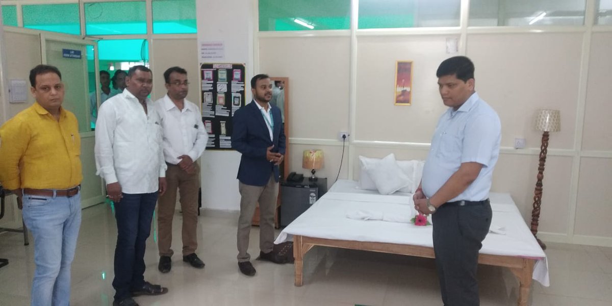 jsdms_jharkhand's tweet photo. Shri Amit kumar, @DcDhanbad visited @india_mosaic Mega skill centre operating under #JSDMS  and interacted with students undertaking training.
#skill #skilldevelopment #SkillMission #Skilling #SkillMomentum #skills https://t.co/9WTSXtgrSf