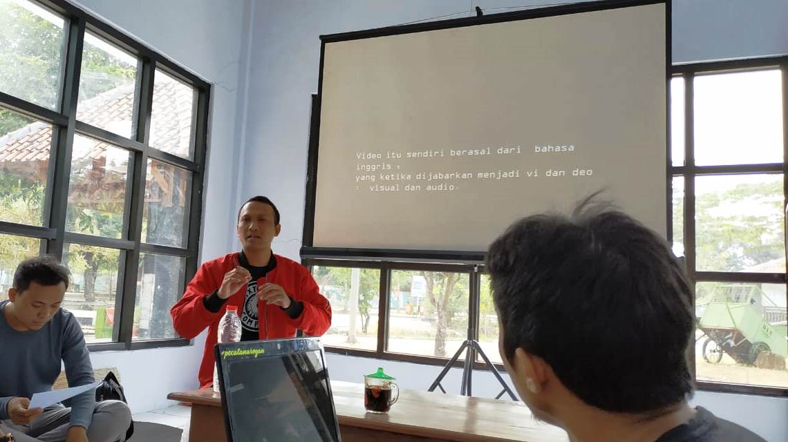kabarpemalangID's tweet photo. Komunitas Kopi Pemalang Gelar Workshop Videografi https://t.co/2FR1GypRnm #kabarpemalang

@KominfoPemalang https://t.co/QvNfn44Ald