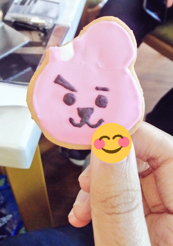 teawithminsuga's tweet photo. Koya Cooky cookies💕 the cookies are so delicious @Beesuan2 ✨ #GoldenMoonInMY #GoldenMoonInPG https://t.co/GOssYidIYc
