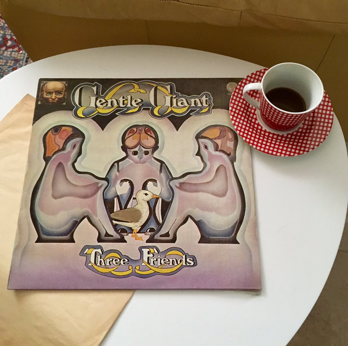 fgazzara's tweet image. A nice cuppa with three friends and a seagull #gentlegiant #threefriends #vertigo #prog #vinyl