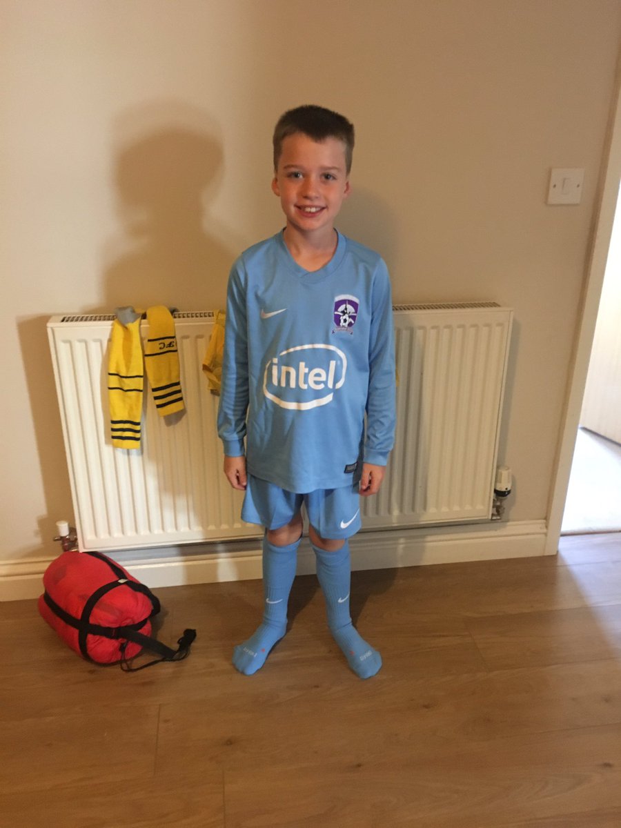 All ready for his first game in new colours ready to make a name in the Swindon leagues 🔥⚽️🔵 #wiltshirefa #grassroots #FCabbeymeads