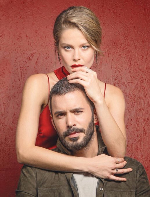 BAAFC87's tweet photo. باريش وبورجو من جلسة التصوير ♥️🔥 
#kuzgun #barişarduç #BurcuBiricik https://t.co/L2ACD28LA4