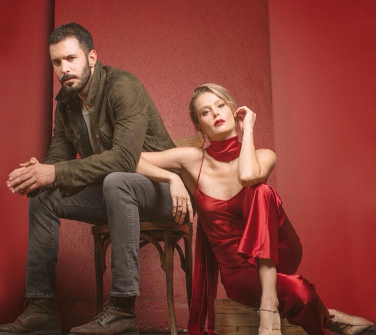 BAAFC87's tweet photo. باريش وبورجو من جلسة التصوير ♥️🔥 
#kuzgun #barişarduç #BurcuBiricik https://t.co/L2ACD28LA4
