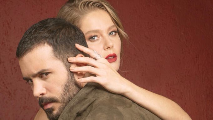 BAAFC87's tweet photo. باريش وبورجو من جلسة التصوير ♥️🔥 
#kuzgun #barişarduç #BurcuBiricik https://t.co/L2ACD28LA4