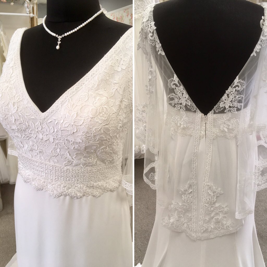 We love the lace cape and detail of #romanticacollections Barbara Ann 🥰 #lacecape #bridalcape #backdetail #wedding #weddingdress #romantica #bride #bride2be #stockport #manchester #cheshire #northwestweddinguk