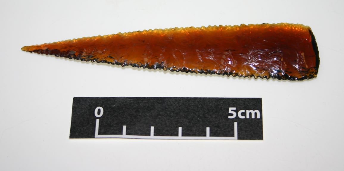 romanpalace's tweet photo. Last day of #GlassWeek! Thanks you for your patience.
We will reward you with this stunning dagger.
Even better when you realize it's made of modern bottle glass! https://t.co/htqMGG3HA9