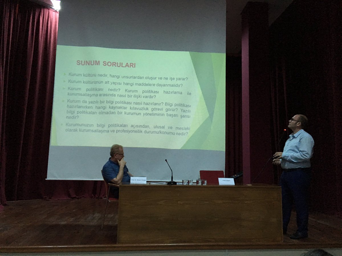 #TarıkAkanToplantıları2 Meslektaşımız Yasin Şeşen 1. oturumun ikinci konuşmasını gerçekleştiriyor. #BilgiveBelgeYönetimiAlanındaKurumKültürüvePolitikası <a href="/nhvakfi/">Nâzım Hikmet Kültür ve Sanat Vakfı</a> <a href="/sislibelediyesi/">Şişli Belediyesi</a>