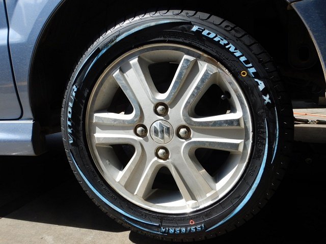 ｆｉｔコーポレーション Twitterren エブリーのタイヤ交換です タイヤは軽自動車サイズでもホワイトレターの 設定があるフォーミュラーｘ 今は保護用のブルーの蝋が塗ってありますが ちゃちゃっと洗うと真っ白なホワイトレタータイヤに T Co Qxommyxqwu