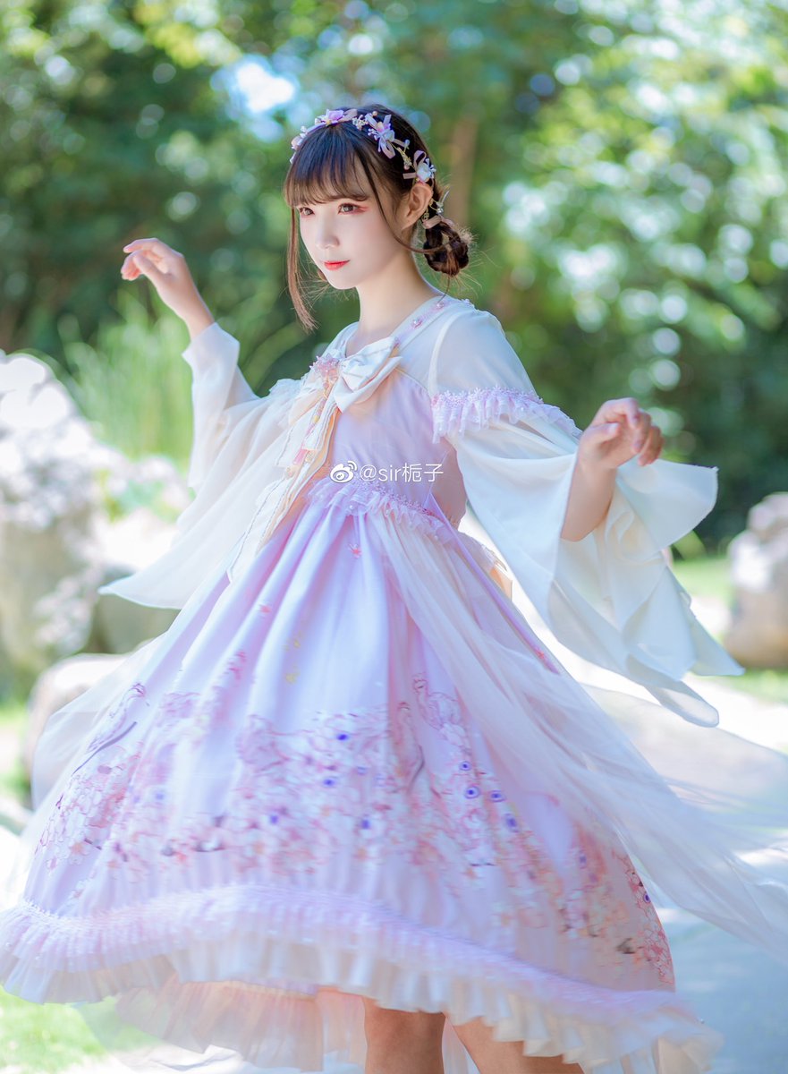 Girlism少女主義 花夢鸞 はなむらん ご予約本日終了 優雅な孔雀プリントが美しいさらっと着れる漢服風ロリータ お客様の素敵な着用写真をシェアします お色４色展開 ほお紅 春桜 月白 墨染め ワンピース 9 998 バレッタ 1 998
