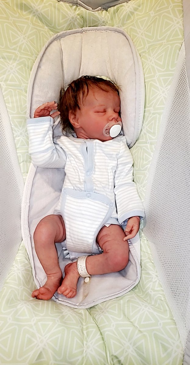 ArialFor's tweet image. #Alzheimers #dolltherapy #dementia