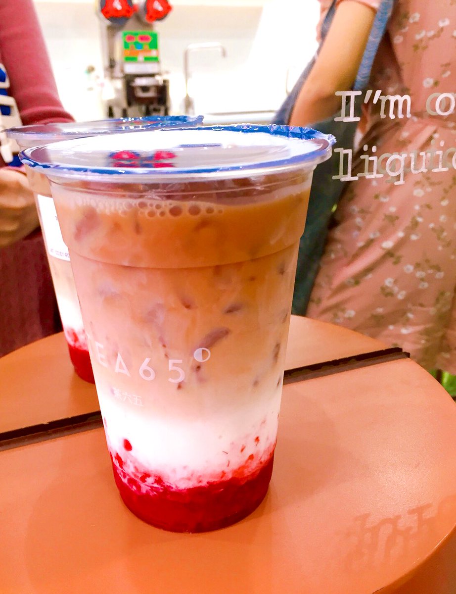 pttybby's tweet photo. ในบรรดาร้านชานมไข่มุกตอนนี้ชอบร้านTEA65มาก เมนูครีเอทจิงแบบคิดมาดีแล้ว ในรูปชื่อBond girl เป็นชาดำใส่นม ด้านใต้เป็นสตรอว์เบอร์รี่บดผสมลิ้นจี่กรุบๆ รสผู้ดีมีความอิสปาอองมาก❤️ ใครชอบสั่งแกร็บวันดีคืนดีมีโปร1แถม1ด้วยจ้า อร่อยด้วยคุ้มด้วย
📍TEA65, Siam square 1
#อร่อยบอกต่อ #aroii https://t.co/NRSWHMytAp