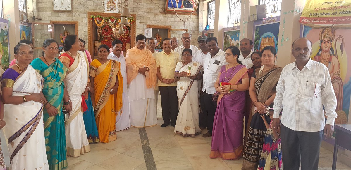 kantesh_ke's tweet photo. ಇಂದು ರಾಣೆಬೆನ್ನೂರಿನಲ್ಲಿ ನಡೆದ   ಪದ್ಮಭೂಷಣ ಡಾ|| ಪುಟ್ಟರಾಜ ಗವಾಯಿಗಳ  9ನೇ ವರ್ಷದ ಪುಣ್ಯಸ್ಮರಣೆಯಲ್ಲಿ ಪಾಲ್ಗೊಂಡು ನುಡಿ ನಮನ ಸಲ್ಲಿಸಿದ ಕ್ಷಣ. https://t.co/cKO4OjdpcC