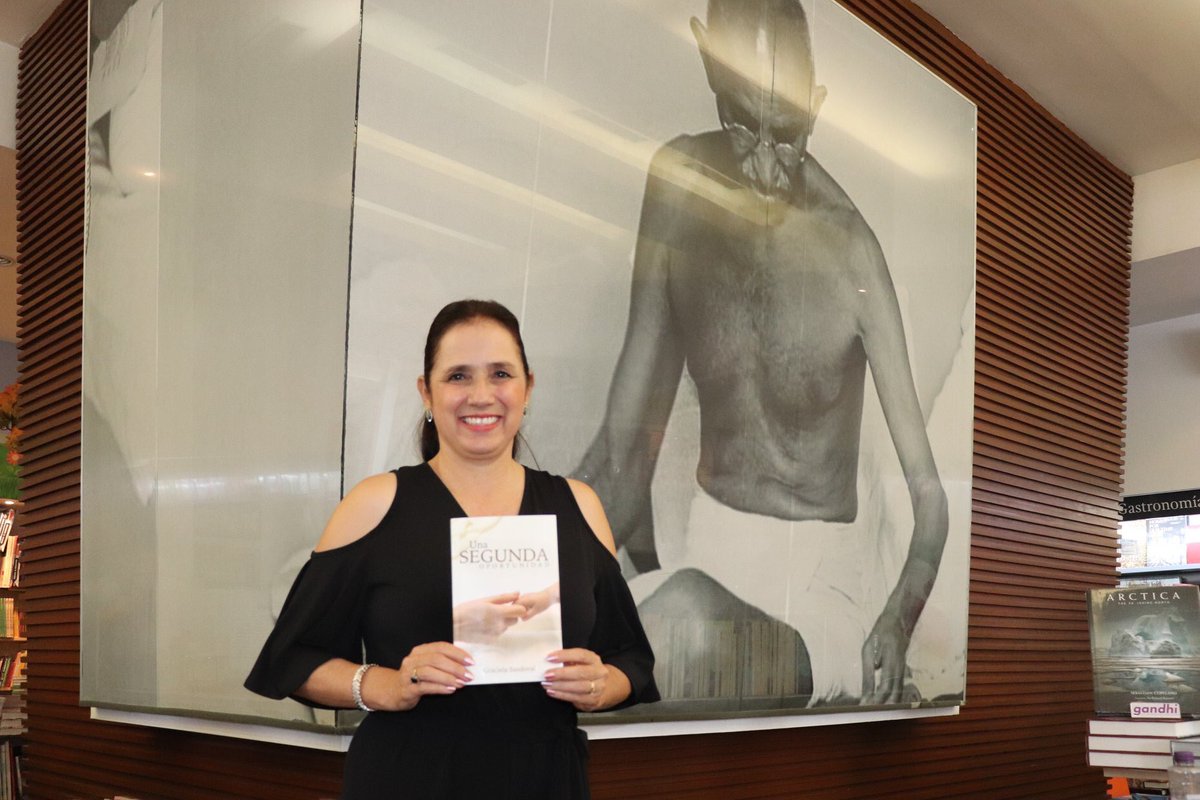 ChelytaSandoval's tweet photo. En la presentación del libro “Una segunda oportunidad “ en Librería Gandhi de Tijuana https://t.co/qabPcUhe7u