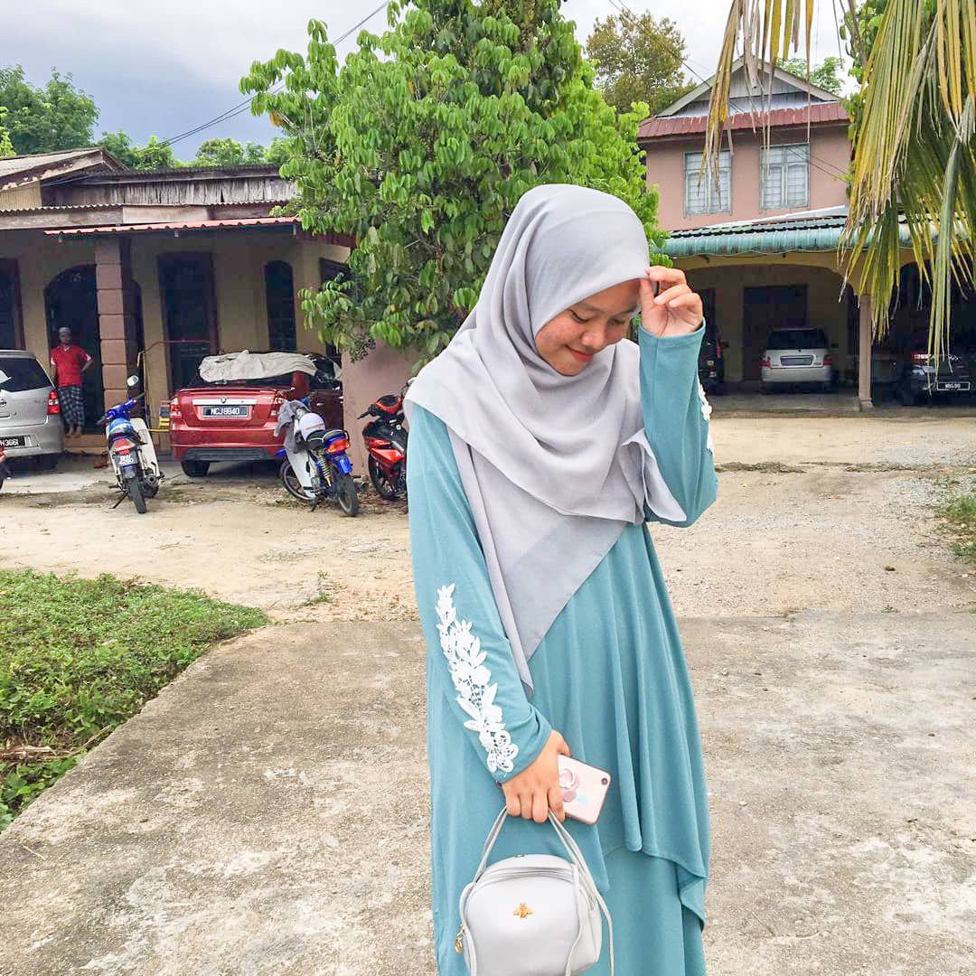 byatenn's tweet photo. Promosi Baju Kurung 2 pasang RM100 bakal tamat pada jam 12 malam ni ❗😱

Jom ajak adik kakak &amp; kawan-kawan sekali grab Baju Kurung Iylia Malek ni.
Boleh la pakai sedondon time pergi kenduri nanti kn. 

Confirm nampak ayu &amp; sopan gtuuu 😘 https://t.co/XirHpVkFzf