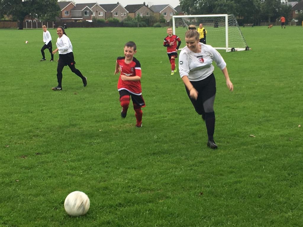 AndrewKilleen7's tweet photo. I would just like to thank everybody that sponsored our fundraising game between cadley mums & cadley whites.
The boys eventually ran out 22-0 winners in a very tight game but the mum worked very hard and did themselves proud. 😂😂😂
@cadley_fc #cadleyfc #cadleywhites https://t.co/3MjXFNFruT