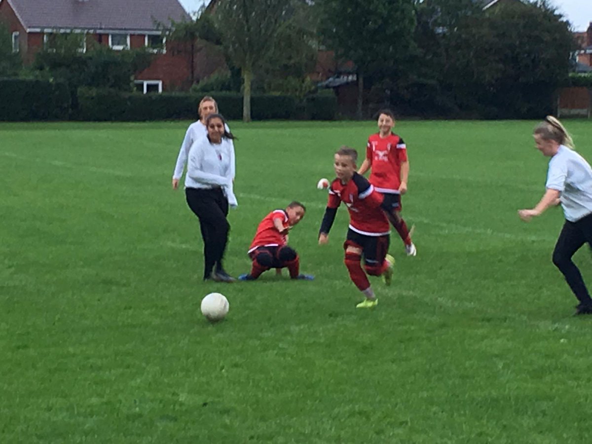 AndrewKilleen7's tweet photo. I would just like to thank everybody that sponsored our fundraising game between cadley mums & cadley whites.
The boys eventually ran out 22-0 winners in a very tight game but the mum worked very hard and did themselves proud. 😂😂😂
@cadley_fc #cadleyfc #cadleywhites https://t.co/3MjXFNFruT