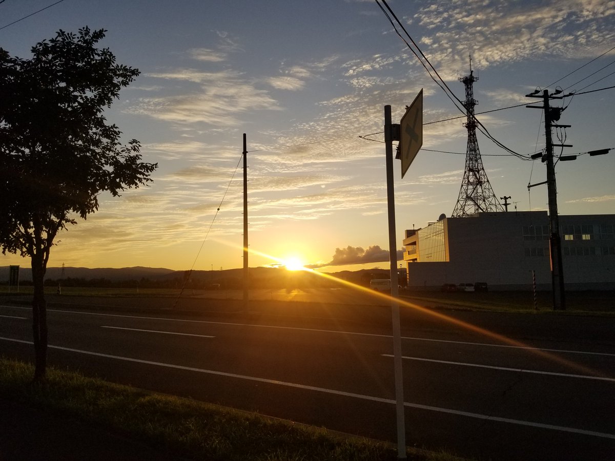 galuda0178's tweet photo. おだやかな夕日。夕日がすき。 https://t.co/dLQwibzLT3
