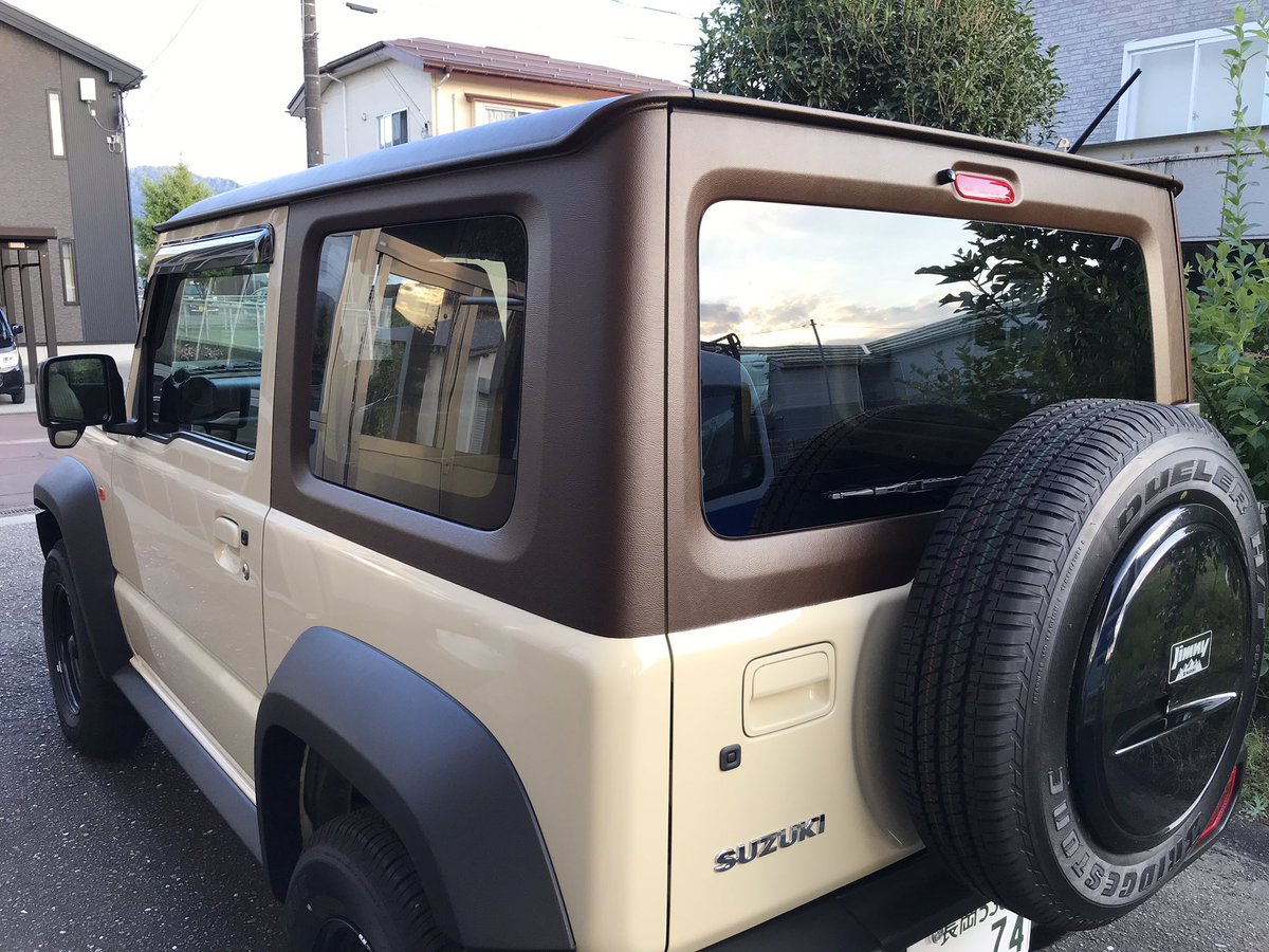 佐藤隆雄 しばらくlive無し ジムニーシエラのカスタム第一弾 聖籠町のジムニーセンター新潟さんにてレザー調ラッピングとシートカバーとステアリングを装着してもらいました 最高です ジムニー シエラ カスタム 幌ツートン ラッピング