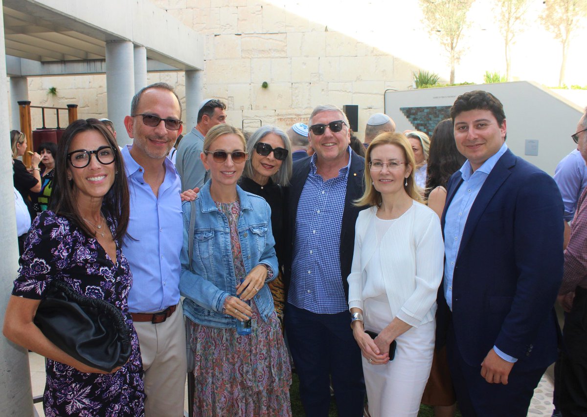 Fabulous new Youth Campus and Art Garden officially opened today at #CentralSynagogue with @DaveSharma. Congrats to President Danny Taibel and Chief Rabbi Levi Wolff and the whole community! 🥂🎉