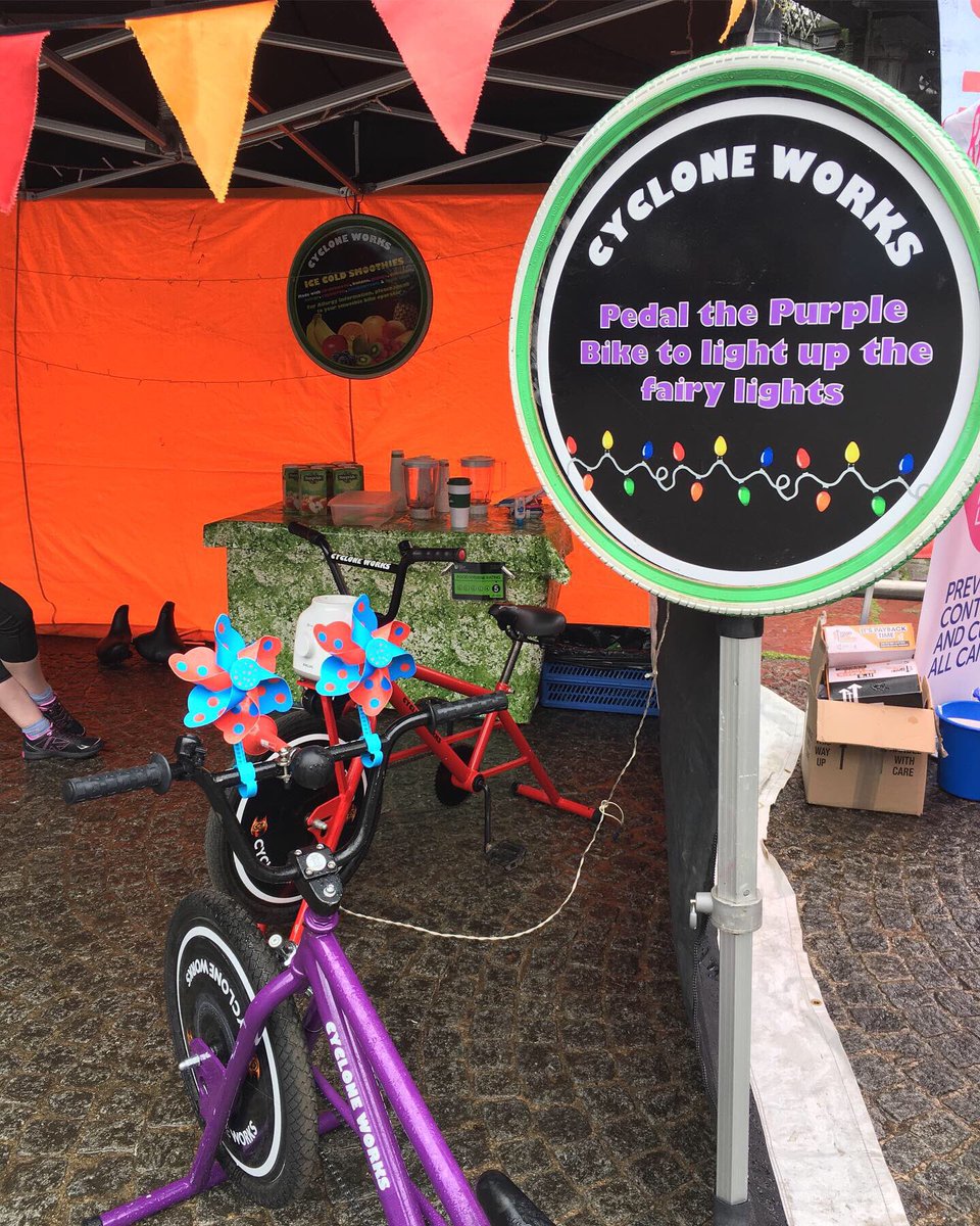 CycloneWorks's tweet image. Come and join us in Manchester for Let’s Ride! We’ve got traffic light bikes, the fairy lights bike and our smoothie bike! #letsride #letsridemanchester #cycloneworks #bike #hsbc #britishcycling #fun #smoothie #healthy #fruit #lights #happy #cycling
