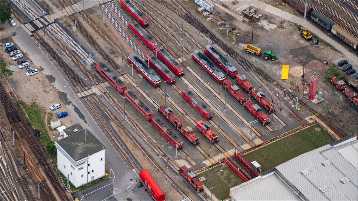 RadiosoundsV's tweet photo. Part 9 - #Verkehrsflieger #AntenneBrandenburg #rbb #aerialphotography #luftbilder #aerialshots #olympic #stadium #olympiastadion #railway #railways #highway #a10 #berlinerring #train https://t.co/ItBIdvA4ty