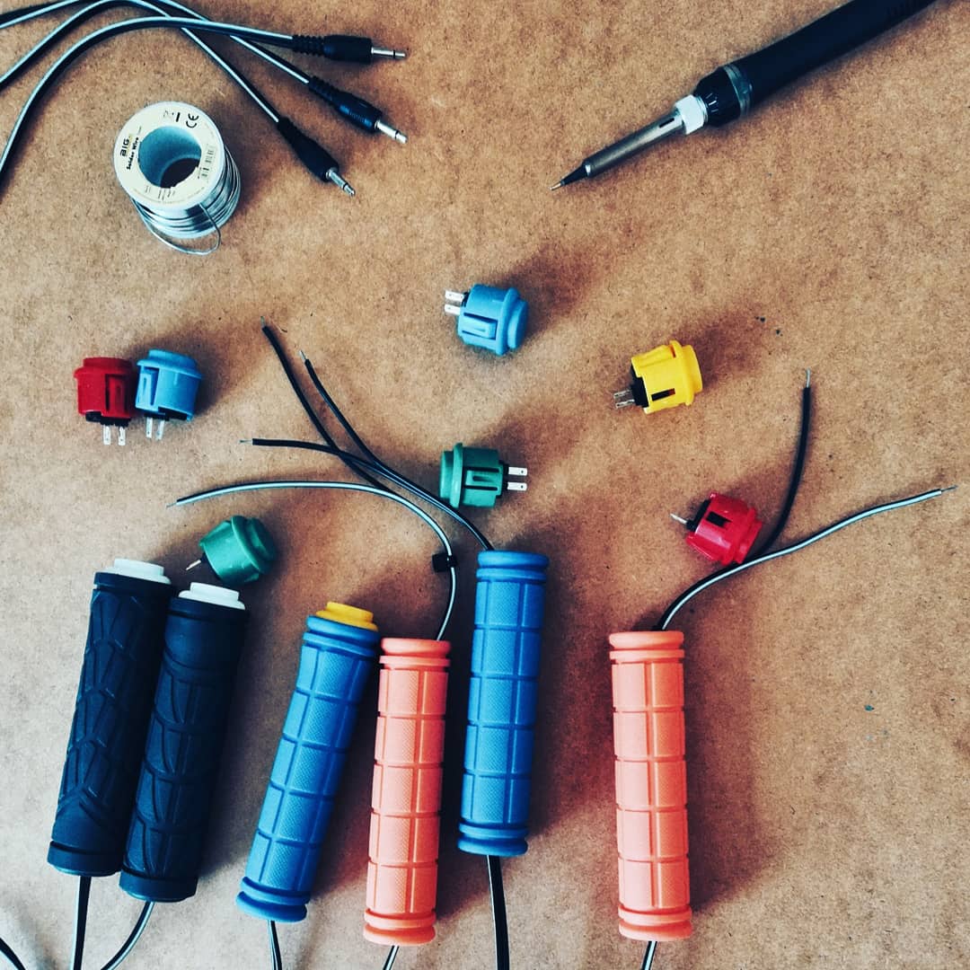 Jeane_Tea's tweet photo. LΓΆten fΓΌr noch mehr Button-Sticks fΓΌr niedrigschwellige und barrierefreiere Gaming-Angebote β‘
#digitaleSoA #gaming #arcadebuttons https://t.co/zo5KYTPian
