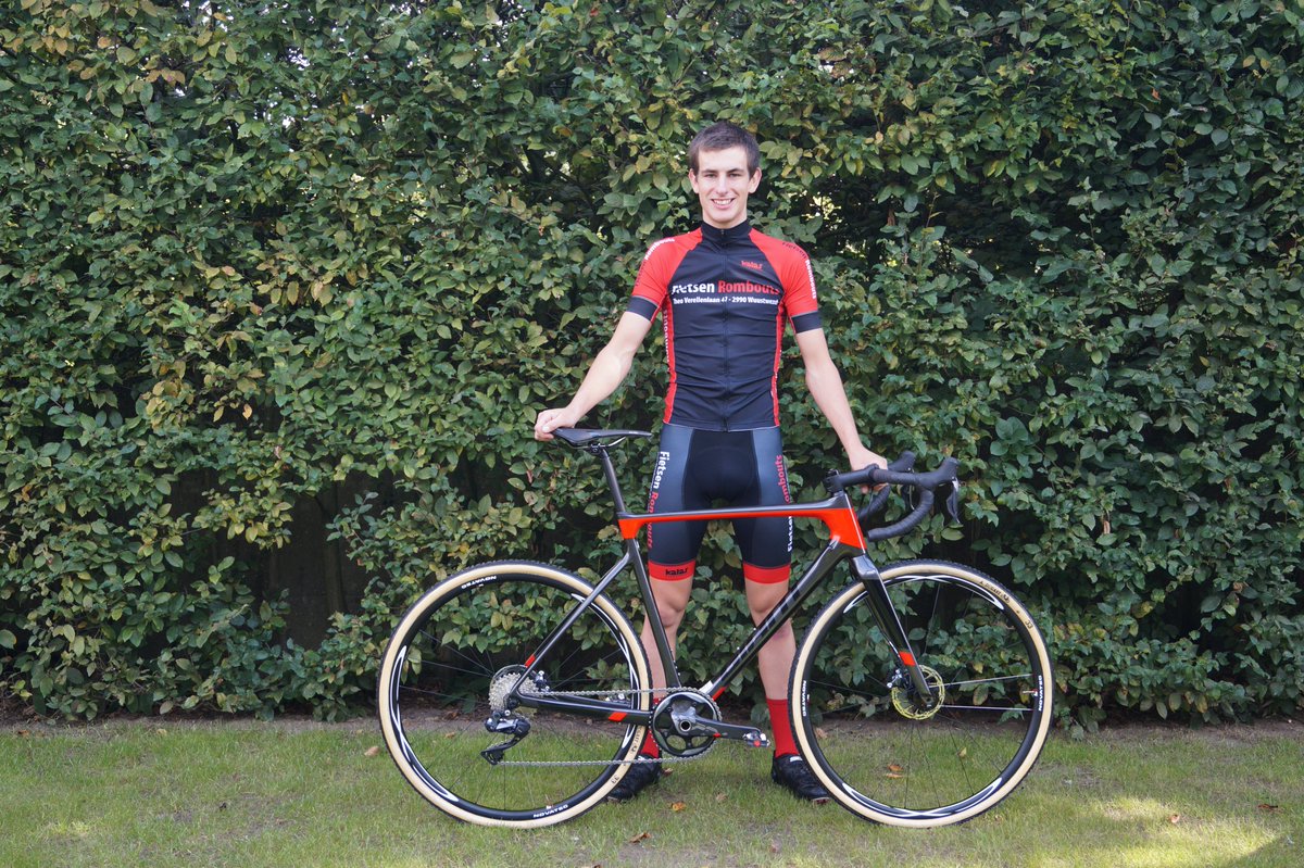 Vandaag staat mijn eerste cross van het seizoen op het programma!
Ik start om 16uur in de moedige veldrijder te Wiekevorst.
Tot 31 december neem ik deel aan wedstrijden als individueel renner.