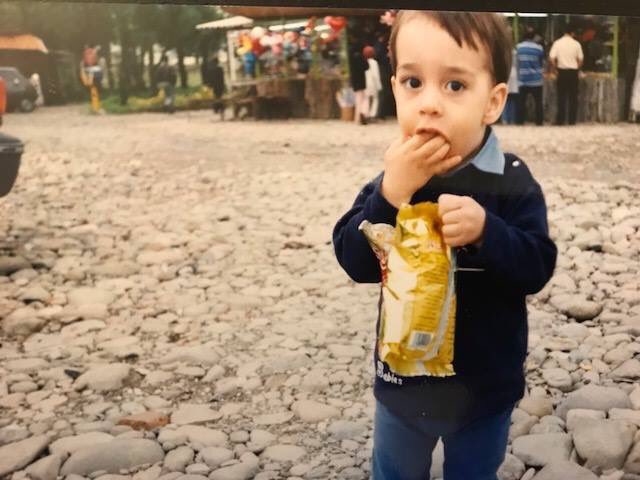 hosseinbastani's tweet photo. دیروز رفت دنبال زندگی خودش. زندگی دانشجوی سال اول در خوابگاه. دیروز با قطار تنها فرزندمان را تا شهر جدید همراهی کردیم. آخر شب با‌ چشم خیس برگشتیم خانه. به شهر غریبی که حالا، غریب‌تر هم شده. https://t.co/1L7f0HN5wB