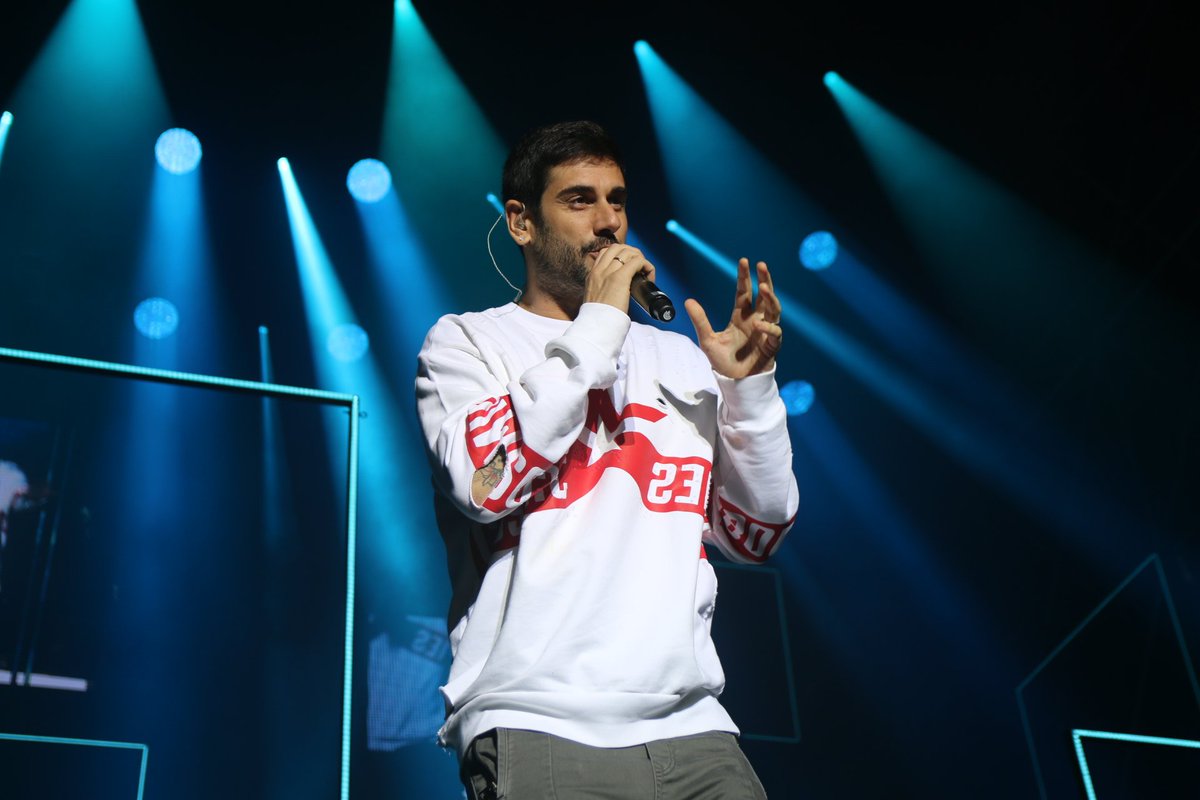 GuDiario's tweet photo. #Melendi rememoró sus mejores canciones arropado por miles de fans en #Guadalajara https://t.co/bCmGRIGiRh https://t.co/CQMOFixkPy
