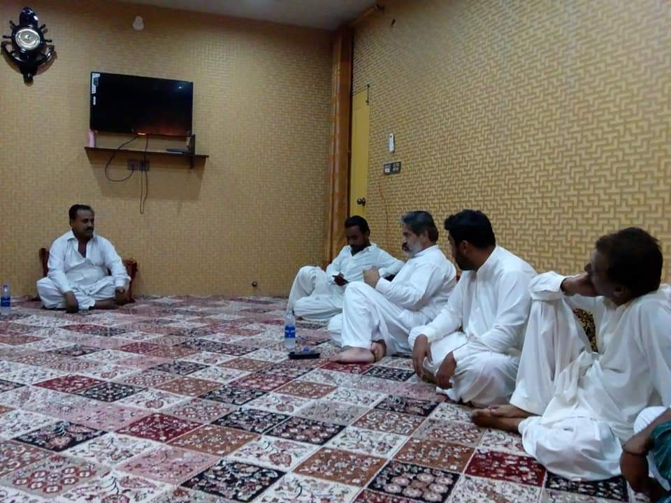 LalaRaheeem_PPP's tweet photo. #کراچی 
حلقہ پی ایس-99 ایسٹ
15ستمبر2019

پاکستان پیپلزپارٹی یوسی31گجرو کے وائس چیئرمین لالاعبدالرحیم کی آج غابول گوٹھ کے غابول برادری سے میٹنگ جس میں علاقہ کے مختلف مسائل پر بات چیت ہوئی۔ https://t.co/G04Ad7KrA1
