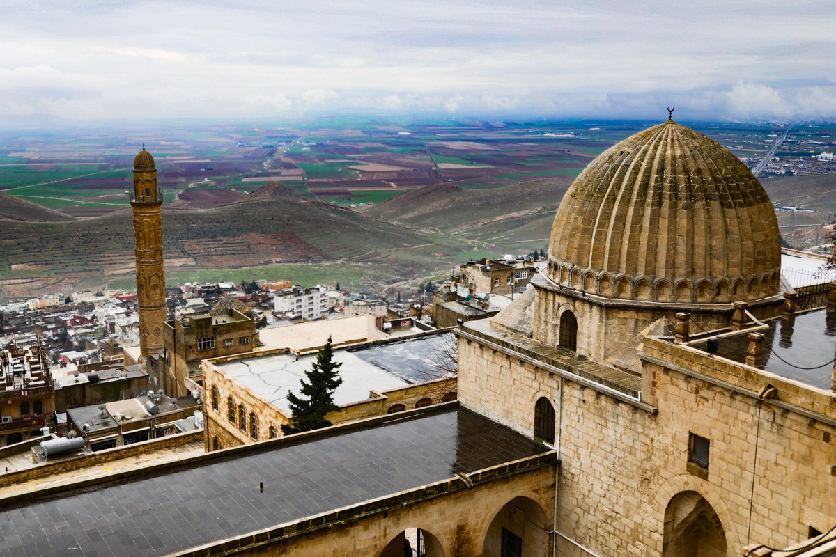 MardinTanitim's tweet photo. Zinciriye Medresesi Mardin’de hüküm süren son Artuklu Sultanı Melik Necmettin İsa bin Muzaffer Davud bin El Melik Salih tarafından 1385 yılında yaptırılmıştır.
#ZinciriyeMedresesi #Mardin https://t.co/qzao5sooJT